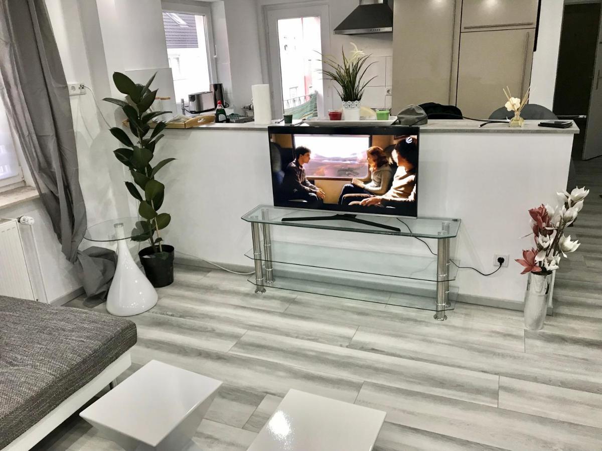 Aparts House - Balkon-Wifi-Kitchen Есен Екстериор снимка
