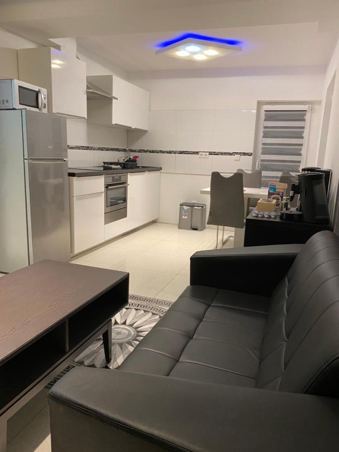 Aparts House - Balkon-Wifi-Kitchen Есен Екстериор снимка