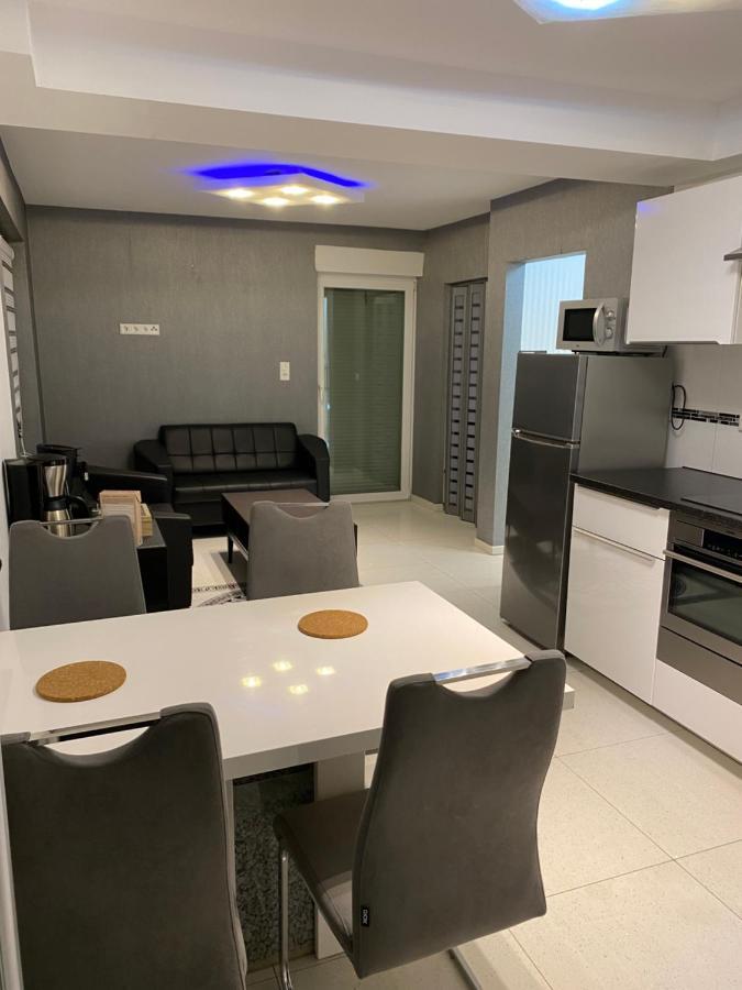 Aparts House - Balkon-Wifi-Kitchen Есен Екстериор снимка
