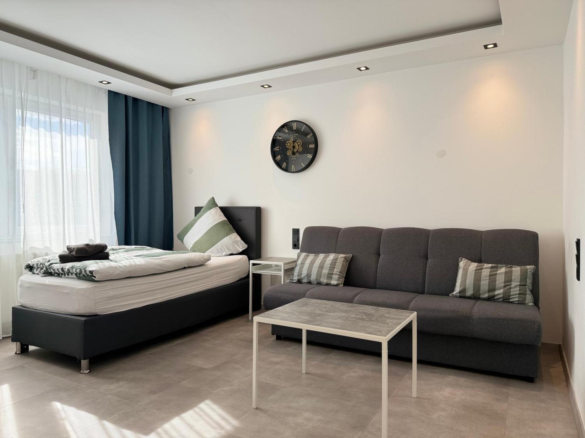 Aparts House - Balkon-Wifi-Kitchen Есен Екстериор снимка